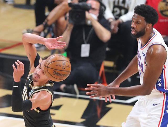 謂火花四濺 謂火花四濺